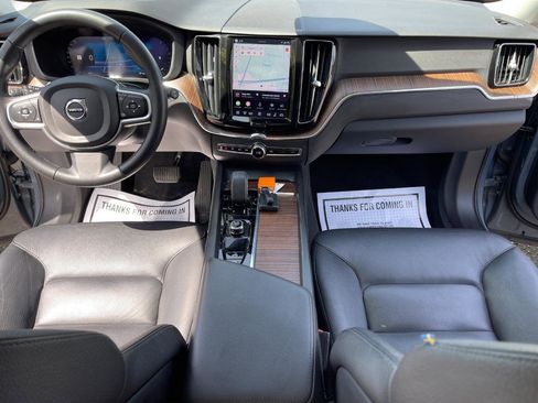 Used 2022 Volvo XC60 B5 Momentum AWD/4WD image 14