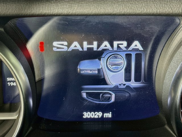 Used 2022 Jeep Wrangler Unlimited Sahara w/ Cold Weather Group AWD/4WD image 16