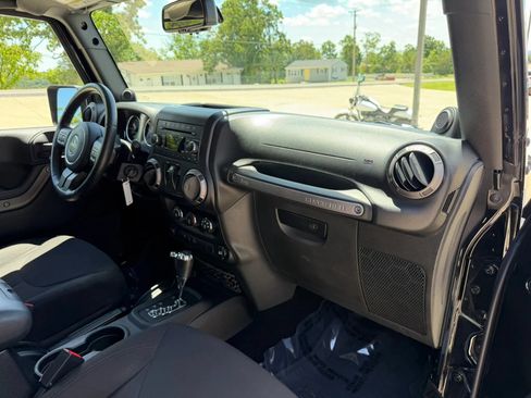 Used 2014 Jeep Wrangler Sport w/ Quick Order Package 24S AWD/4WD image 39