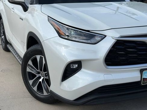 Used 2021 Toyota Highlander LE FWD image 8