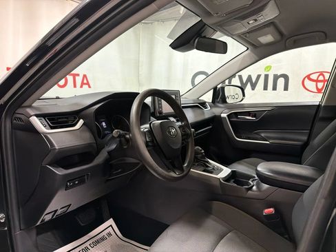 Used 2021 Toyota RAV4 XLE AWD/4WD image 23