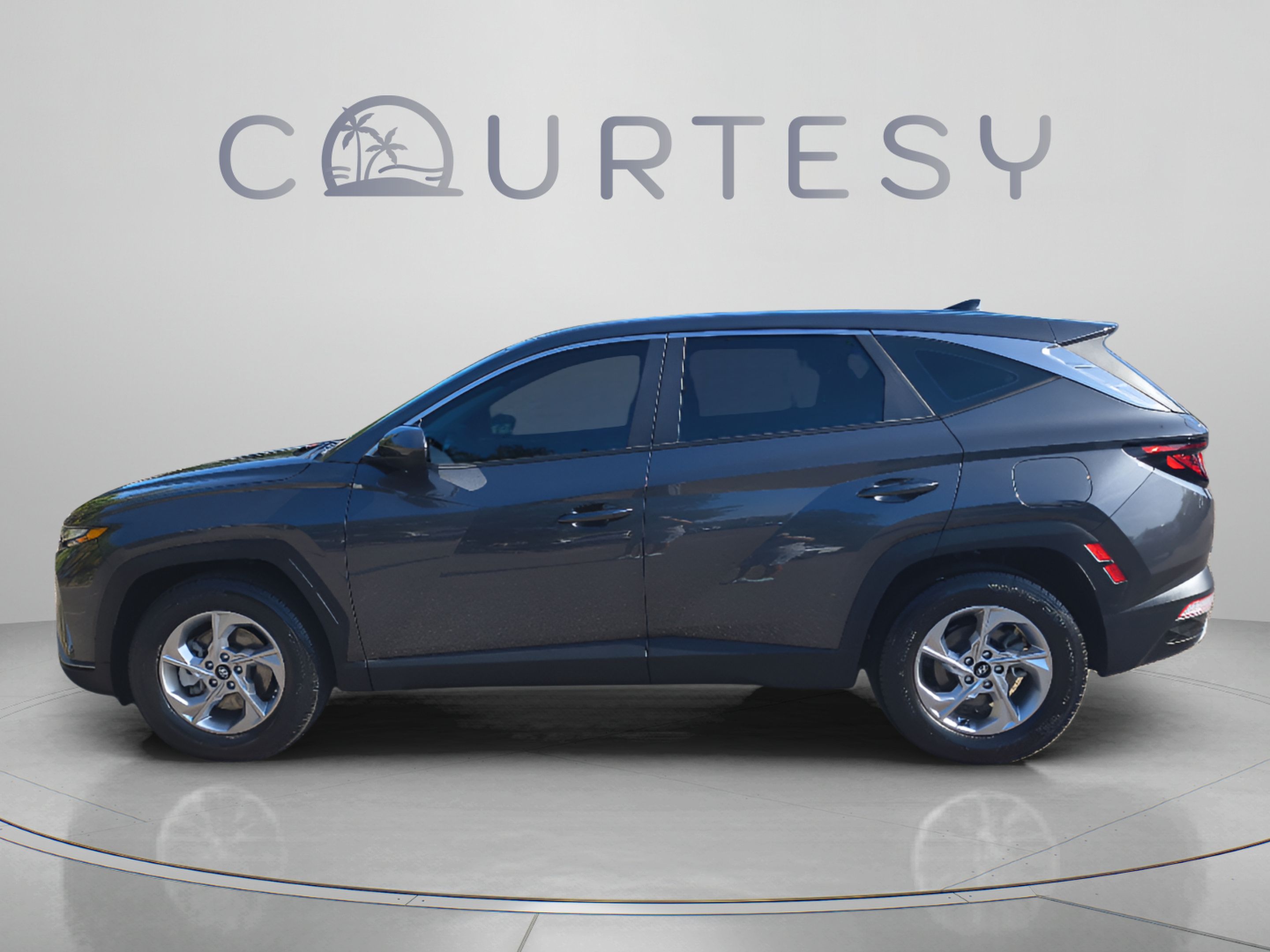 Used 2024 Hyundai Tucson SE FWD image 2