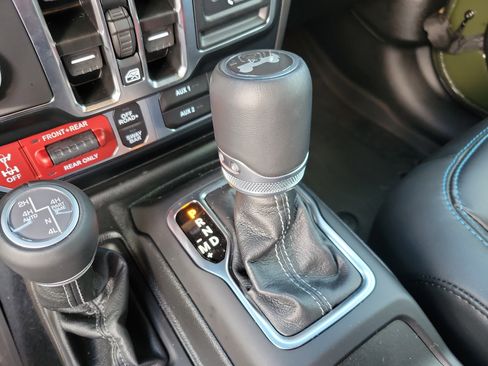 Used 2024 Jeep Wrangler Unlimited Rubicon 4xe image 11