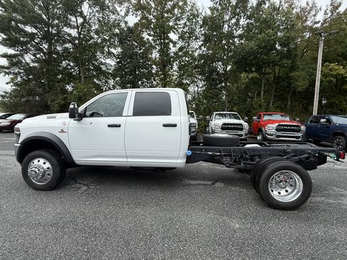 New 2026 RAM 5500 Tradesman w/ Chrome Appearance Group AWD/4WD image 4