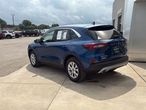 Used 2023 Ford Escape Active AWD/4WD image 3