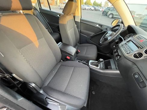 Used 2011 Volkswagen Tiguan SE image 23