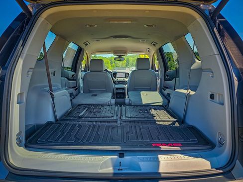 Used 2020 GMC Acadia SLT w/ LPO, Floor Liner Package FWD image 38
