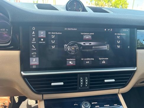 Used 2019 Porsche Cayenne AWD/4WD image 25