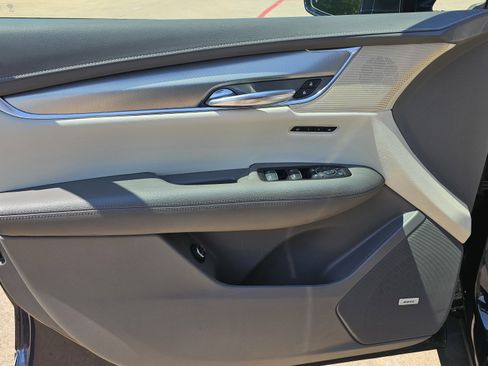 Used 2017 Cadillac XT5 Luxury w/ Driver Awareness Package image 26