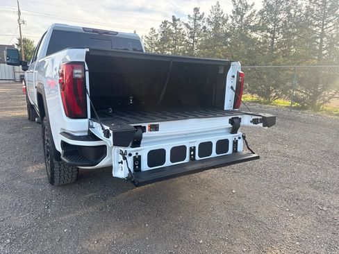 Used 2024 GMC Sierra 2500 Denali Ultimate AWD/4WD image 6