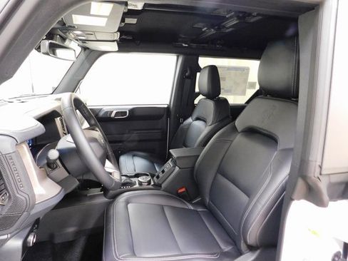 New 2025 Ford Bronco Outer Banks w/ Black Appearance Package image 9