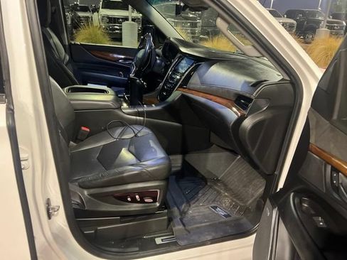 Used 2018 Cadillac Escalade ESV Premium Luxury AWD/4WD image 3