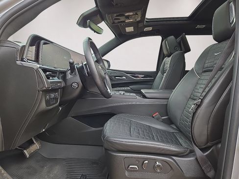 Used 2023 Cadillac Escalade ESV V w/ LPO, Floor Liner Package AWD/4WD image 24