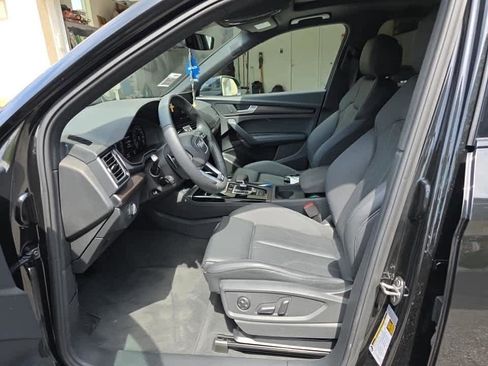 Used 2025 Audi Q5 e Premium Plus w/ Premium Plus Package image 9