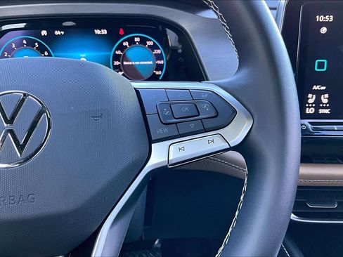 Used 2026 Volkswagen Atlas Cross Sport SE image 25