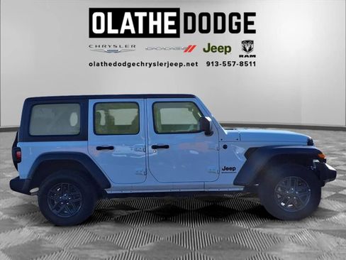 Used 2025 Jeep Wrangler Sport S image 28