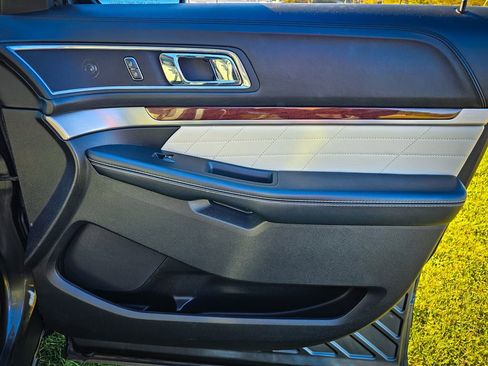 Used 2017 Ford Explorer Platinum image 52