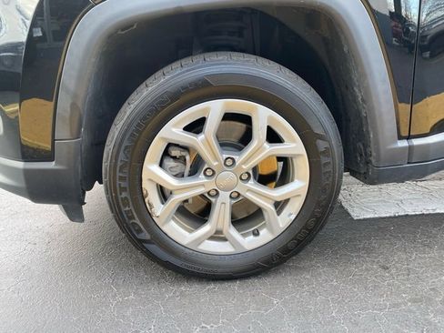 Used 2024 Jeep Compass Latitude image 10