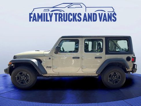 Used 2022 Jeep Wrangler Unlimited Sport AWD/4WD image 2