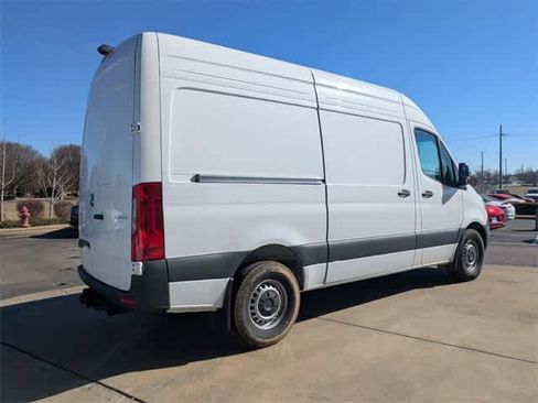 Used 2025 Mercedes-Benz Sprinter 2500 image 9