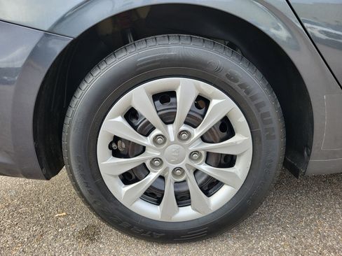 Used 2021 Kia Forte FE image 24