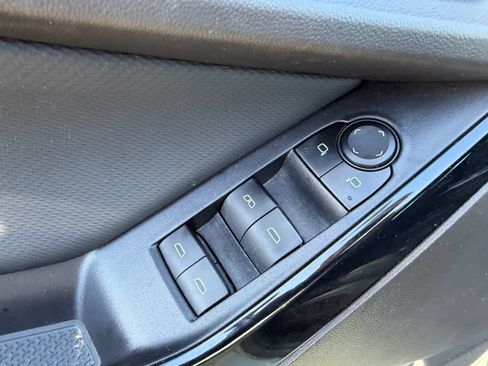 Used 2025 Chevrolet Equinox LT w/ Convenience Package II FWD image 19