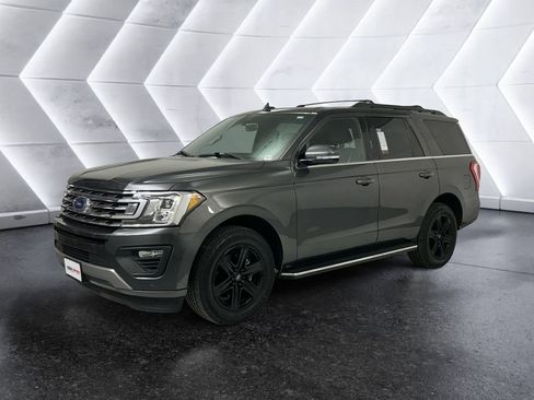 Used 2021 Ford Expedition XLT image 3