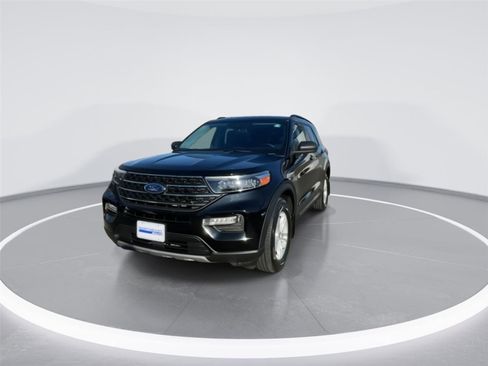 Used 2022 Ford Explorer XLT w/ Equipment Group 202A image 4