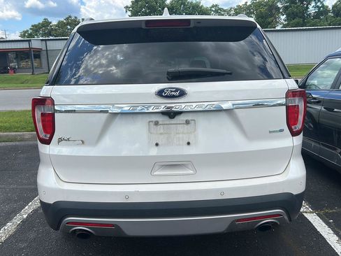 Used 2016 Ford Explorer XLT w/ Equipment Group 202A AWD/4WD image 4