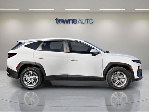 Used 2025 Hyundai Tucson SE AWD/4WD image 6