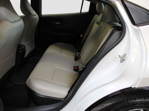 Used 2024 Toyota Prius XLE FWD image 36