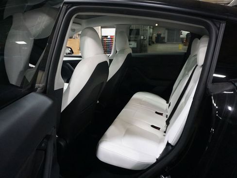 Used 2023 Tesla Model Y Performance image 16