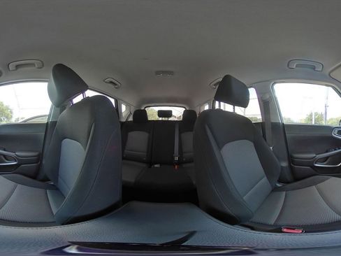 Used 2025 Kia Soul LX w/ LX Technology Package FWD image 40