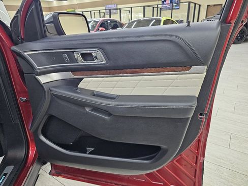 Used 2016 Ford Explorer Platinum image 44