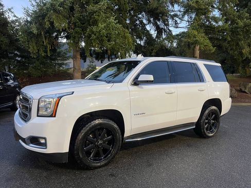 Used 2017 GMC Yukon SLT image 1