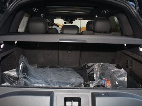 New 2026 Land Rover Range Rover SE image 12