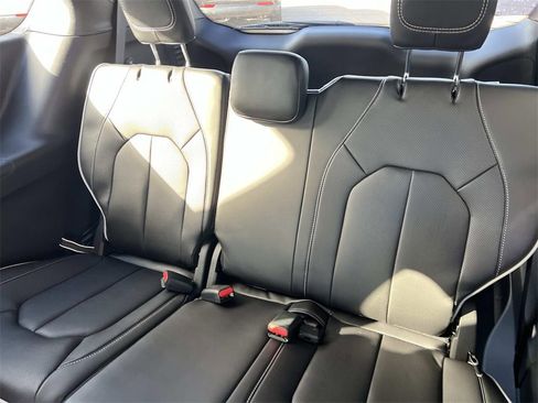 New 2026 Chrysler Pacifica Limited image 9