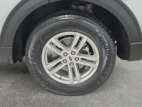 Used 2023 Ford Explorer XLT AWD/4WD image 30