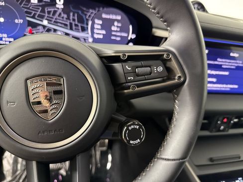 Certified 2025 Porsche Macan Turbo Electric AWD/4WD image 39