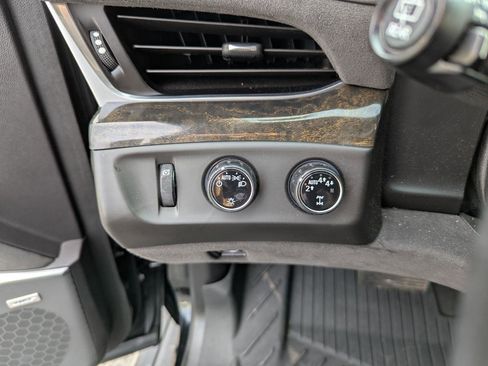Used 2020 Cadillac Escalade Platinum AWD/4WD image 14