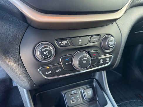 Used 2016 Jeep Cherokee Latitude image 23