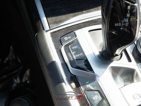 Used 2016 BMW 750i w/ M Sport Package image 36