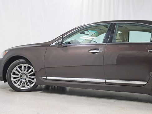 Used 2013 Lexus LS 460 AWD w/ Ultra Luxury Pkg image 11