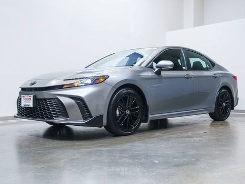 Certified 2026 Toyota Camry SE FWD image 3
