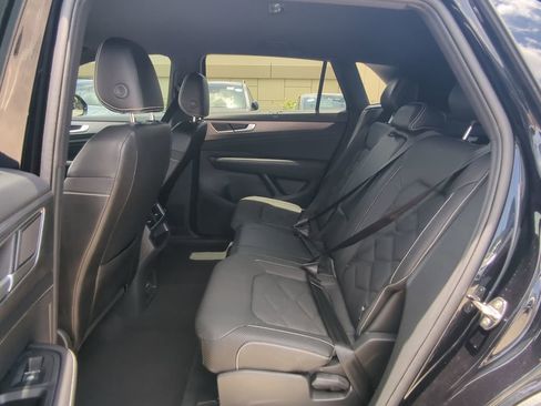 Used 2024 Volkswagen Atlas Cross Sport SE image 5