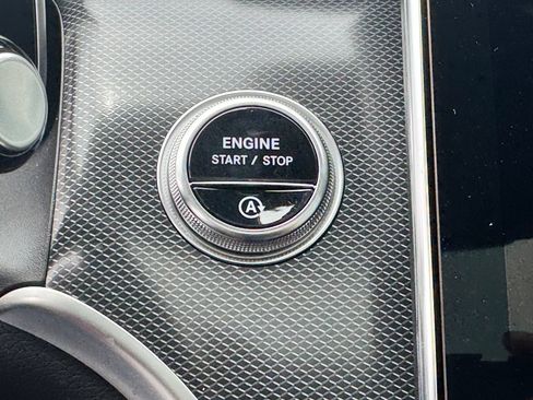 Used 2025 Mercedes-Benz GLC 300 4MATIC image 26