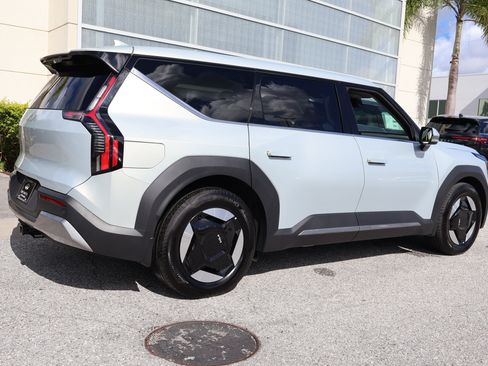 Used 2026 Kia EV9 Light RWD image 9