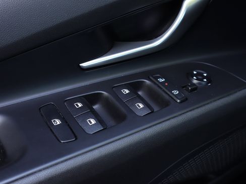 Used 2024 Hyundai Elantra Limited image 23