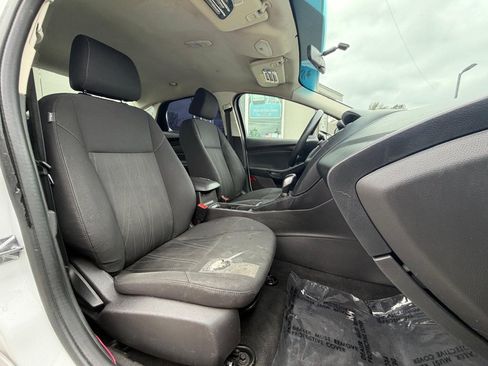 Used 2016 Ford Focus SE FWD image 18