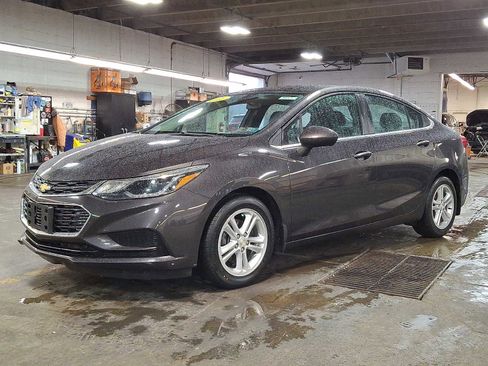 Used 2016 Chevrolet Cruze LT image 3